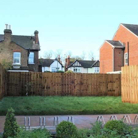 Ferienwohnung Marvellous New Build 2 Bed Flat - 1 Ophelia Court Epsom Exterior foto