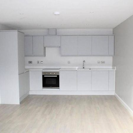 Ferienwohnung Marvellous New Build 2 Bed Flat - 1 Ophelia Court Epsom Exterior foto