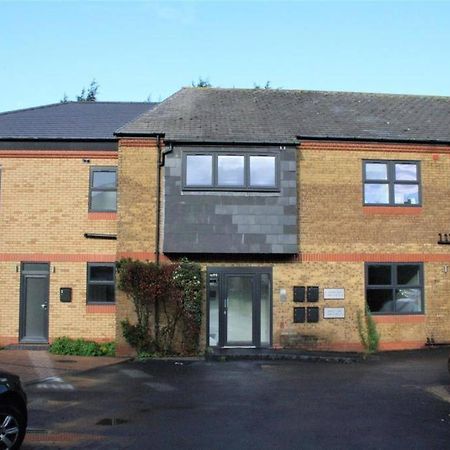 Ferienwohnung Marvellous New Build 2 Bed Flat - 1 Ophelia Court Epsom Exterior foto