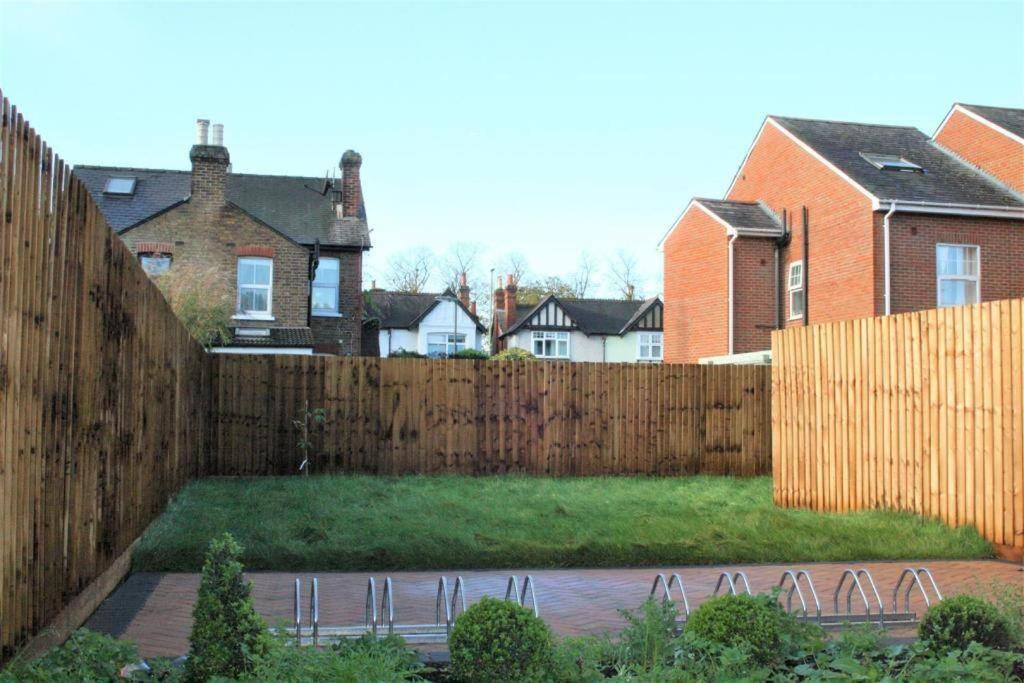 Ferienwohnung Marvellous New Build 2 Bed Flat - 1 Ophelia Court Epsom Exterior foto